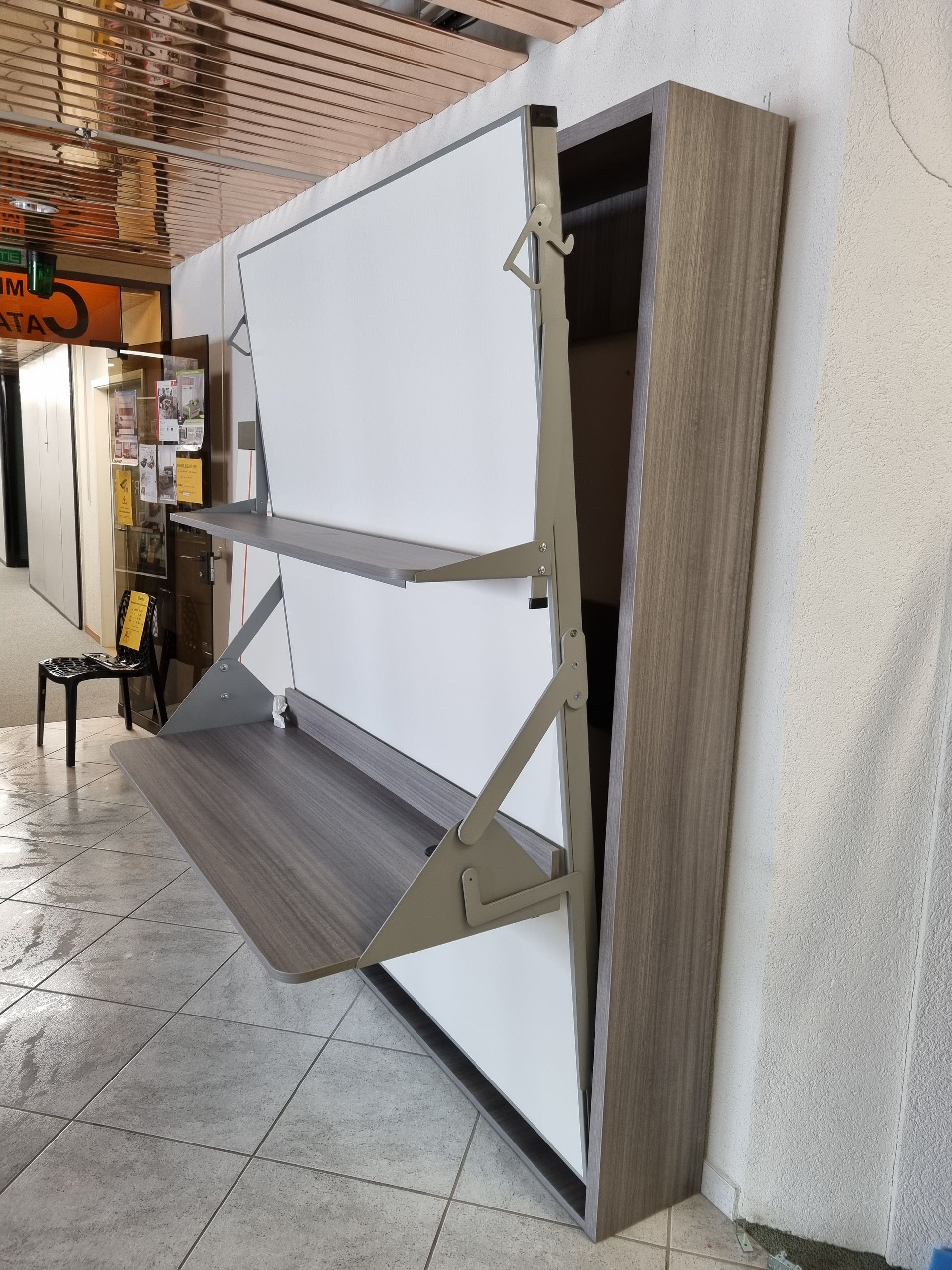 Lit escamotable avec bureau 