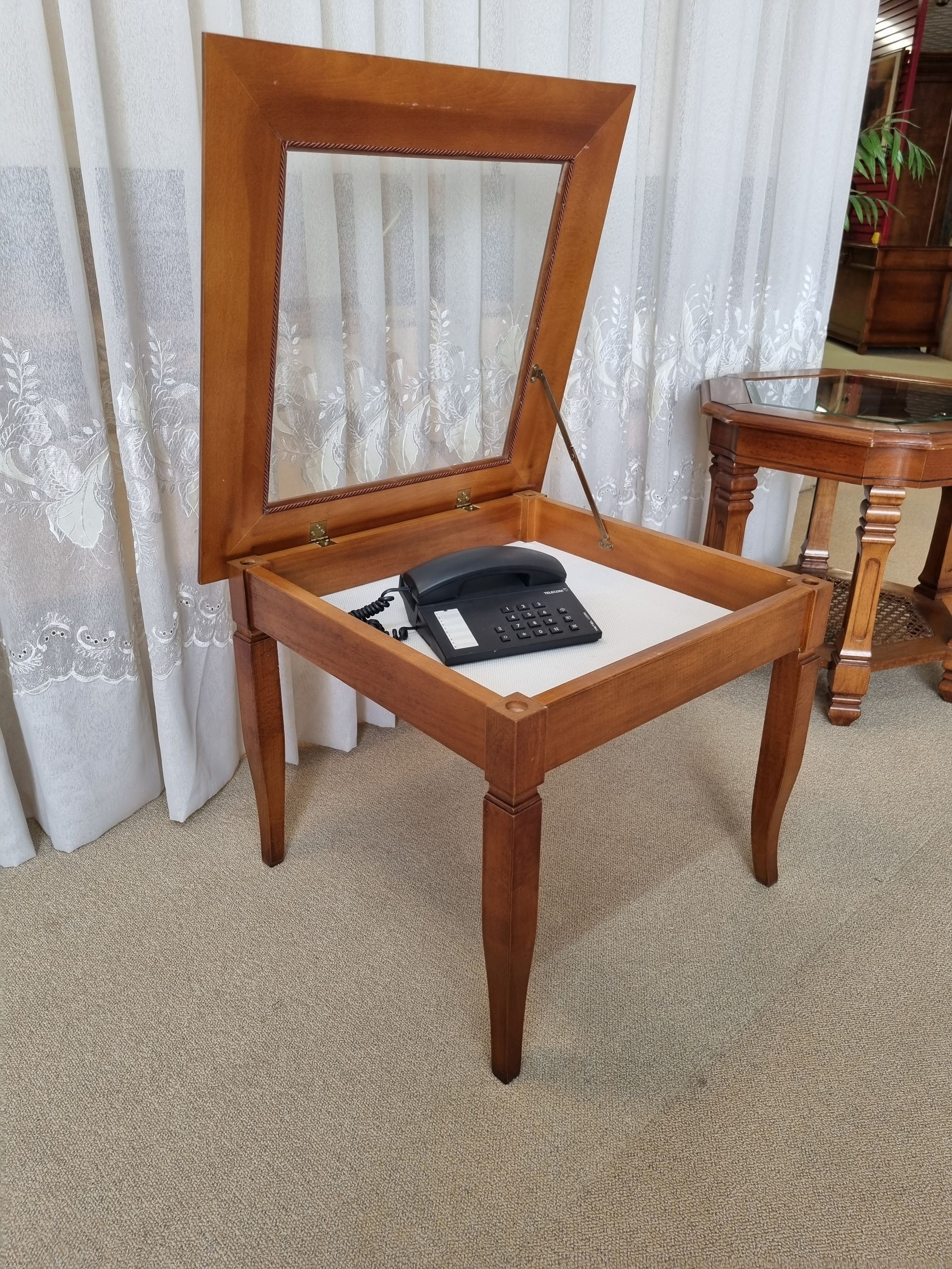 Table basse vitrine.