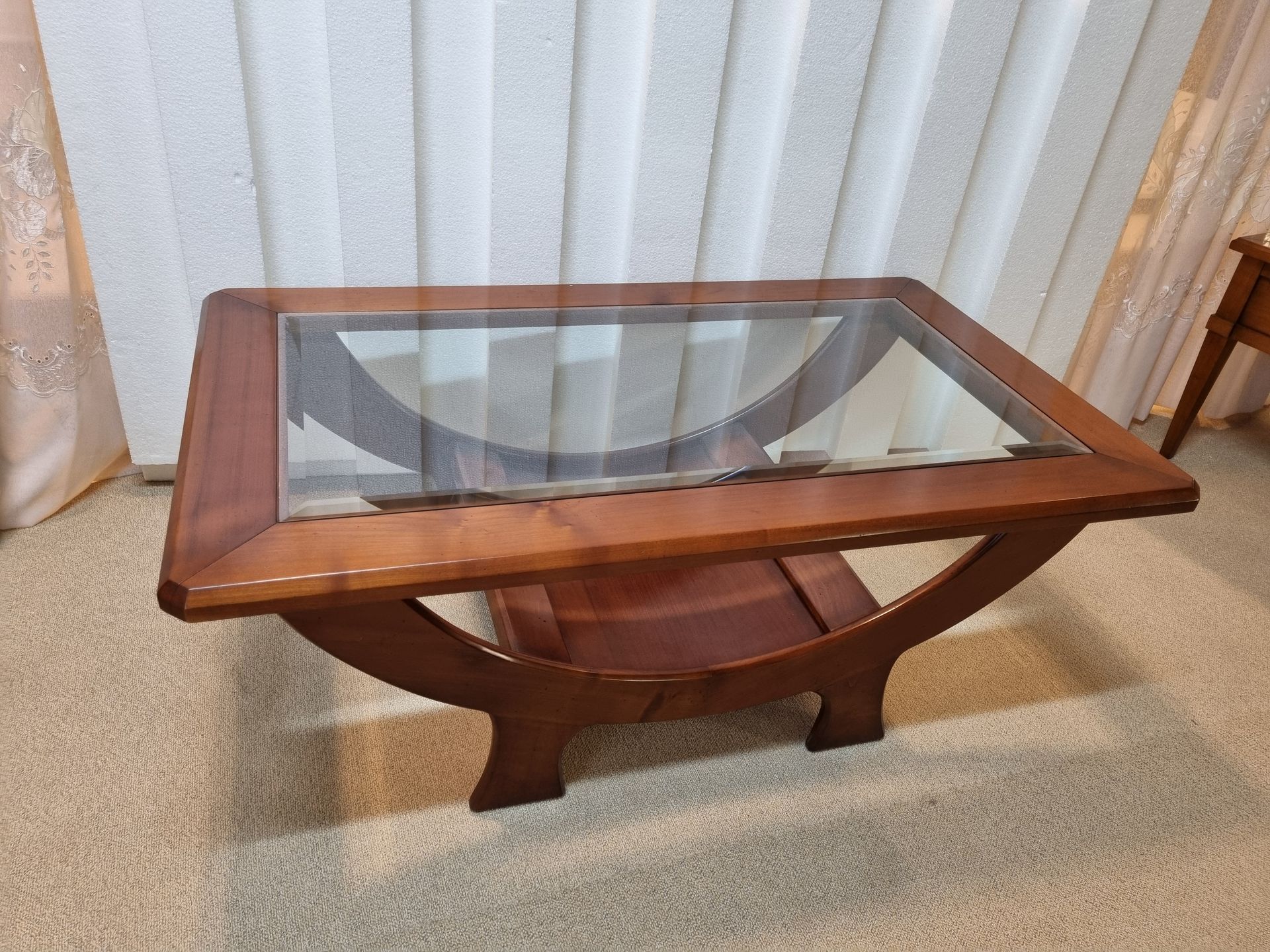 Table basse à forme de bateau