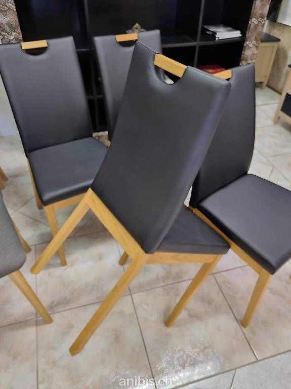 Chaises noir pieds chêne 