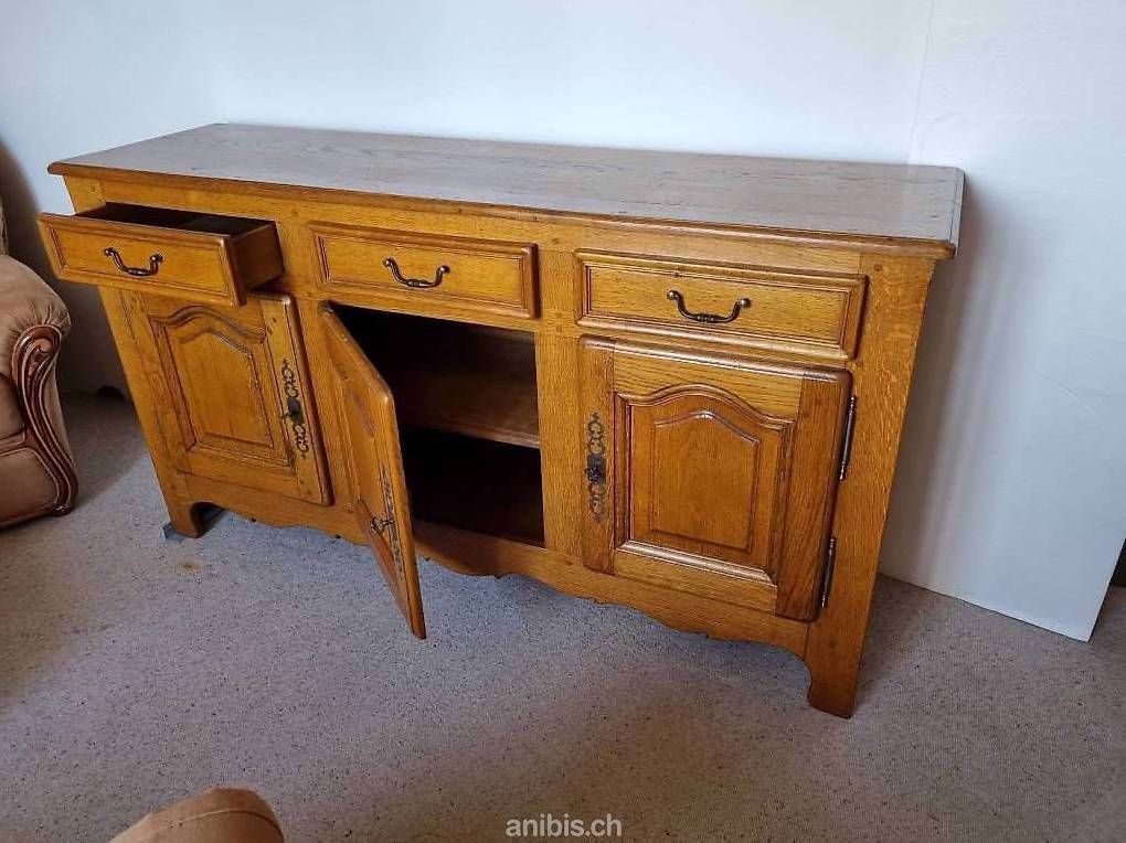 Crédence trois portes et trois tiroirs