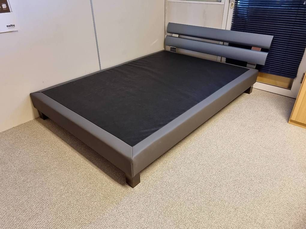 Cadre de lit avec sommier à lattes