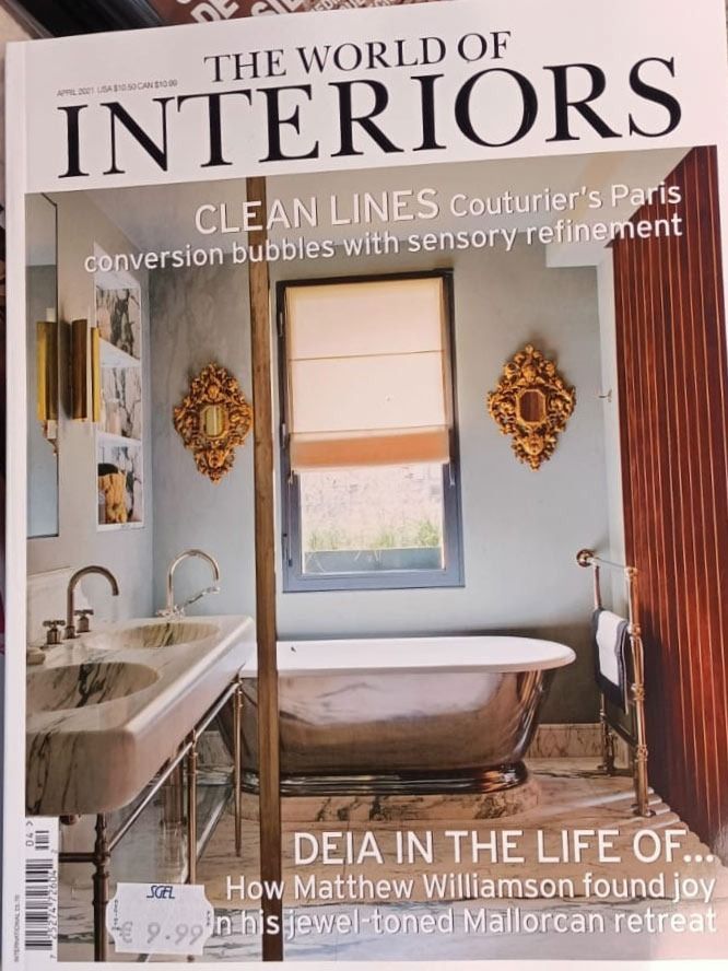 Una revista llamada El Mundo del Interior tiene un baño en la portada.