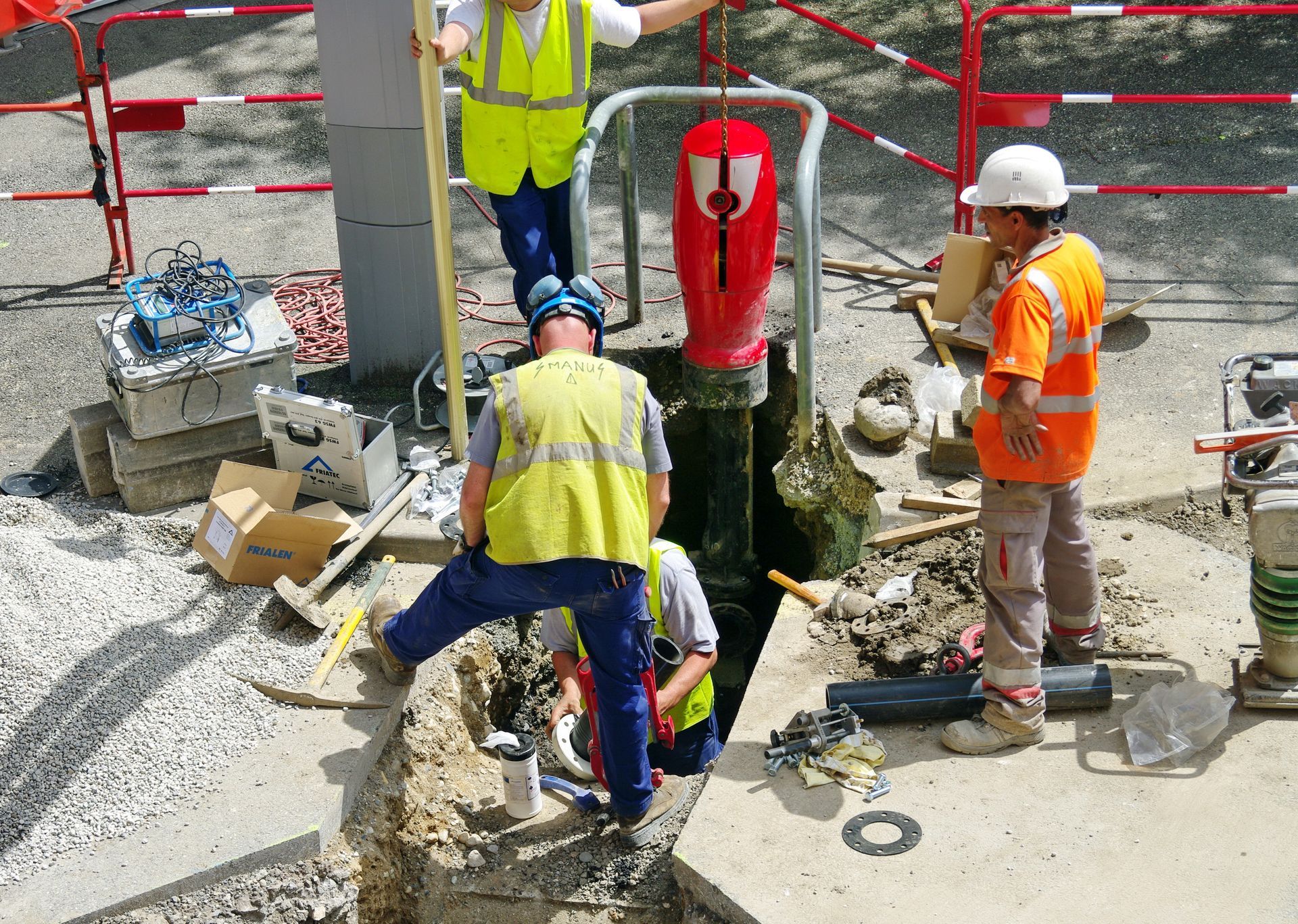 Travailleur sur un chantier de réseau enterré