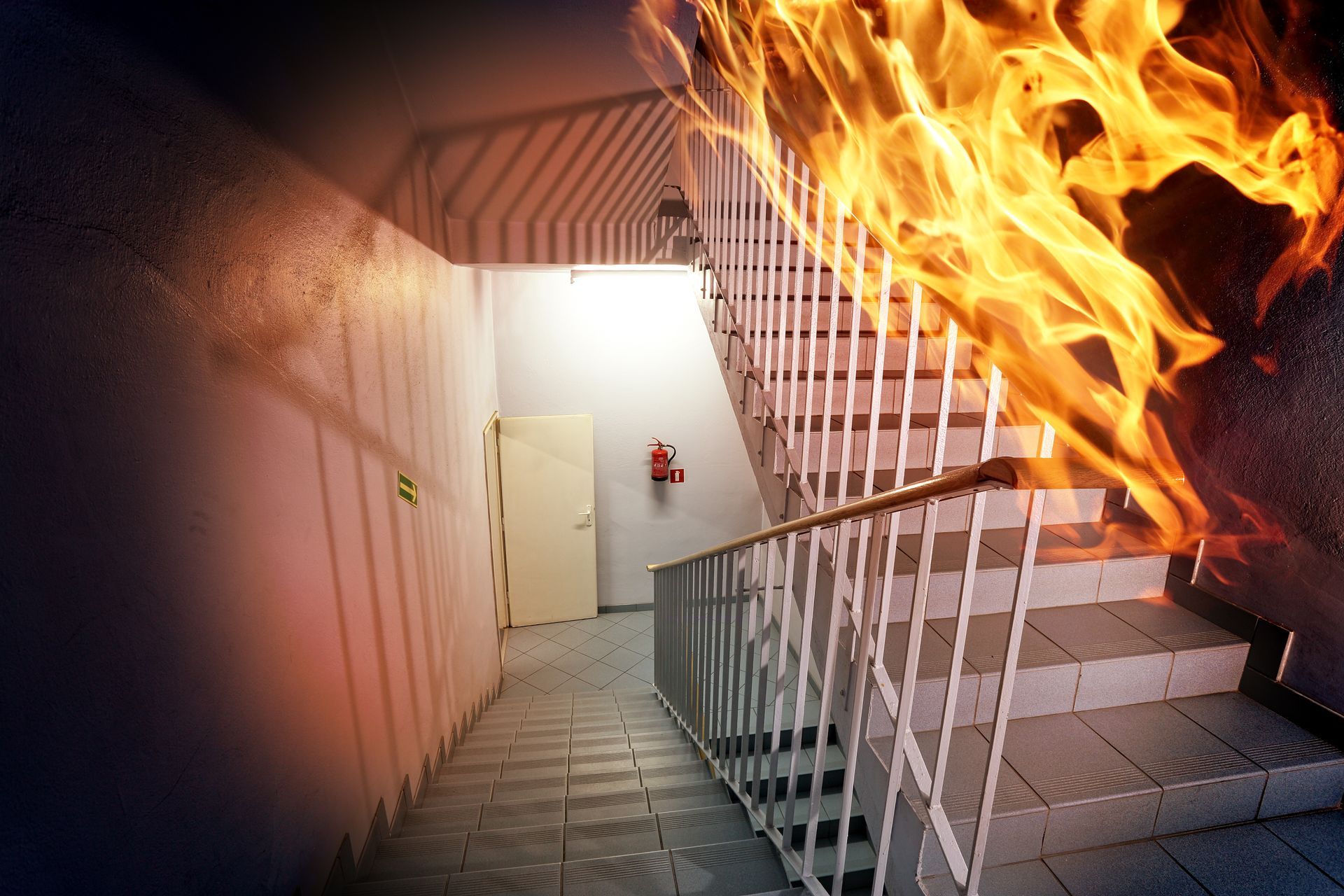 Flammes dans un escalier