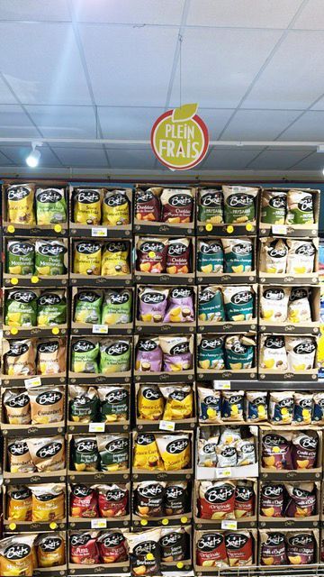 Rayon de différentes variétés de paquets de chips Brets.