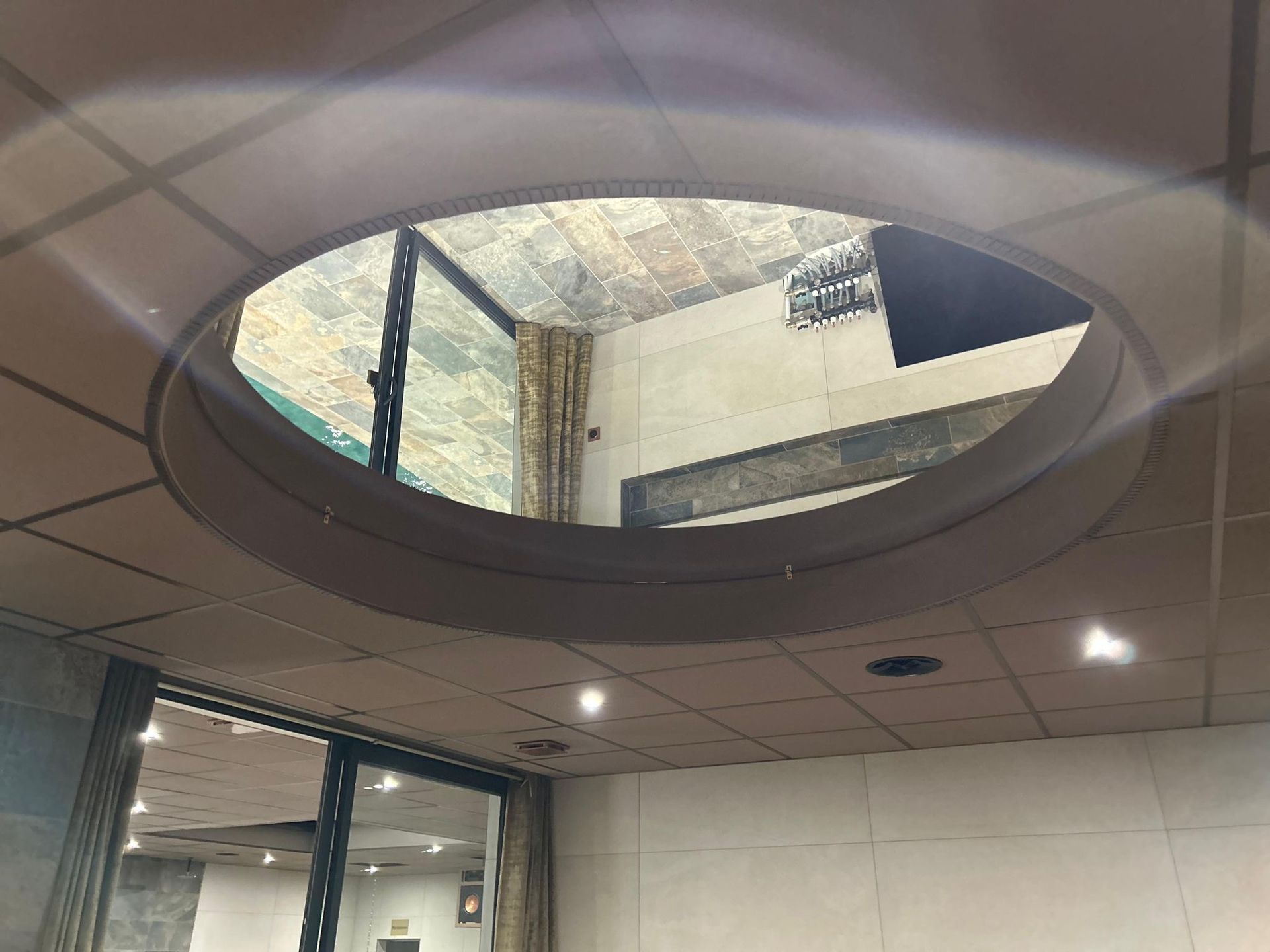 Plafond avec un trou