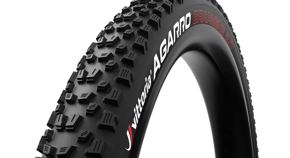 Neumático de bicicleta de montaña negro con texto