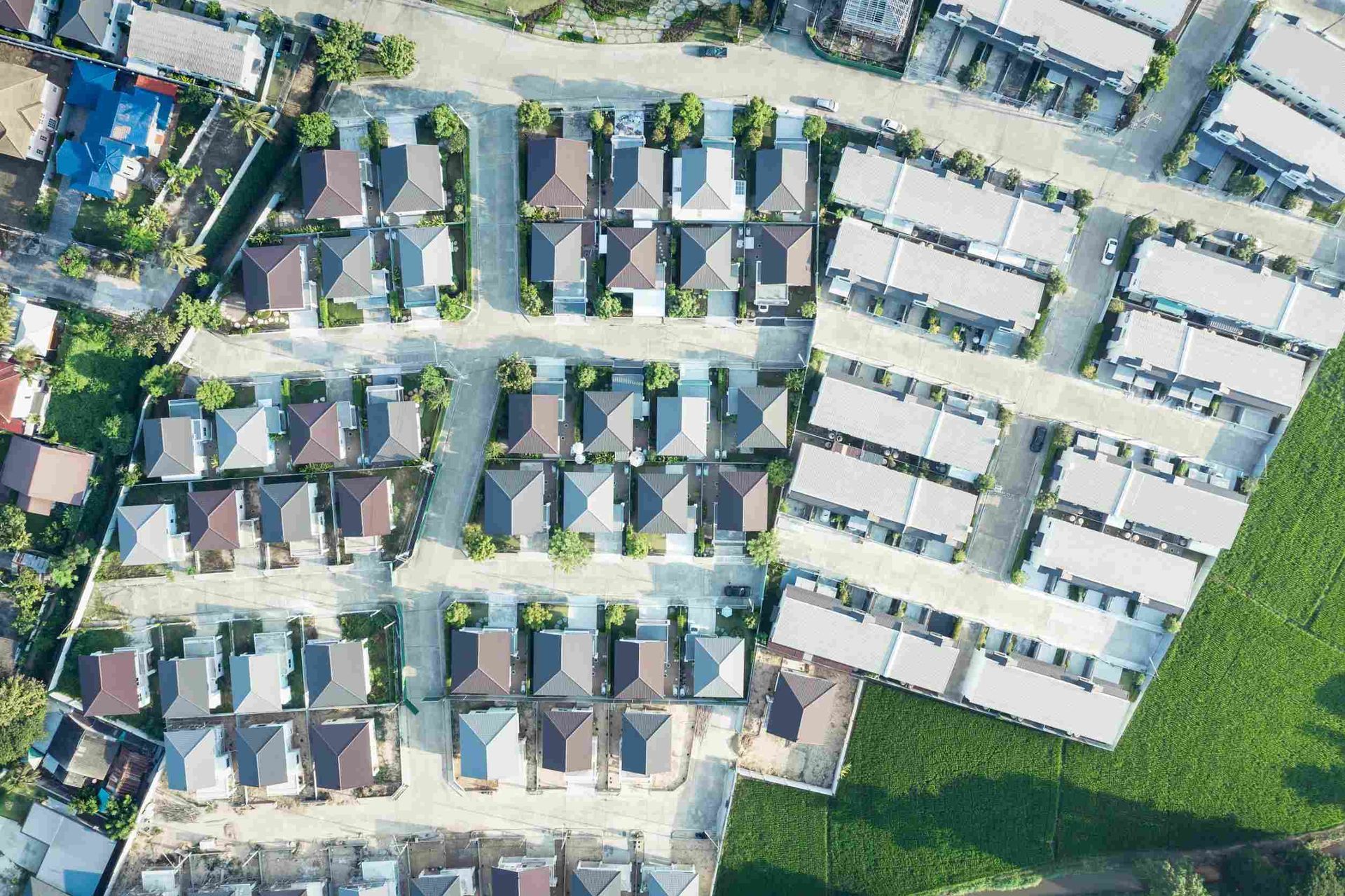 Una vista aérea de una zona residencial con muchas casas.