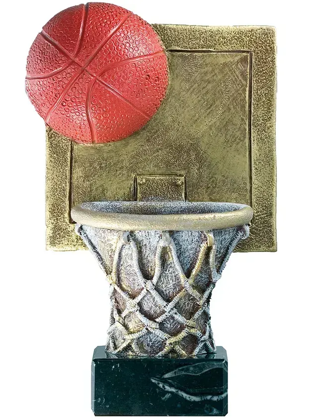 Una estatua de una pelota de baloncesto pasando por una canasta de baloncesto.
