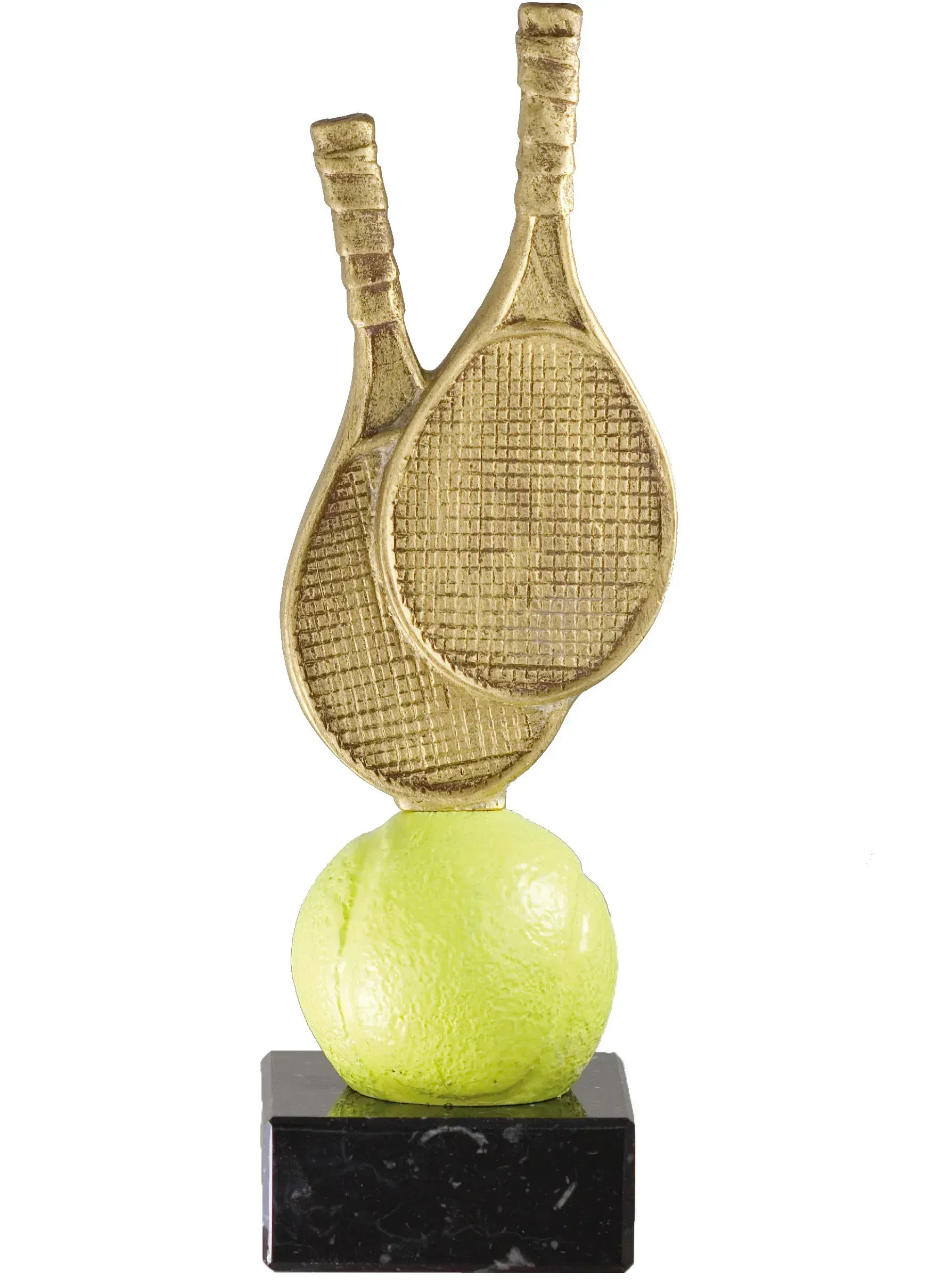 Una estatua de dos raquetas de tenis colocadas encima de una pelota de tenis.