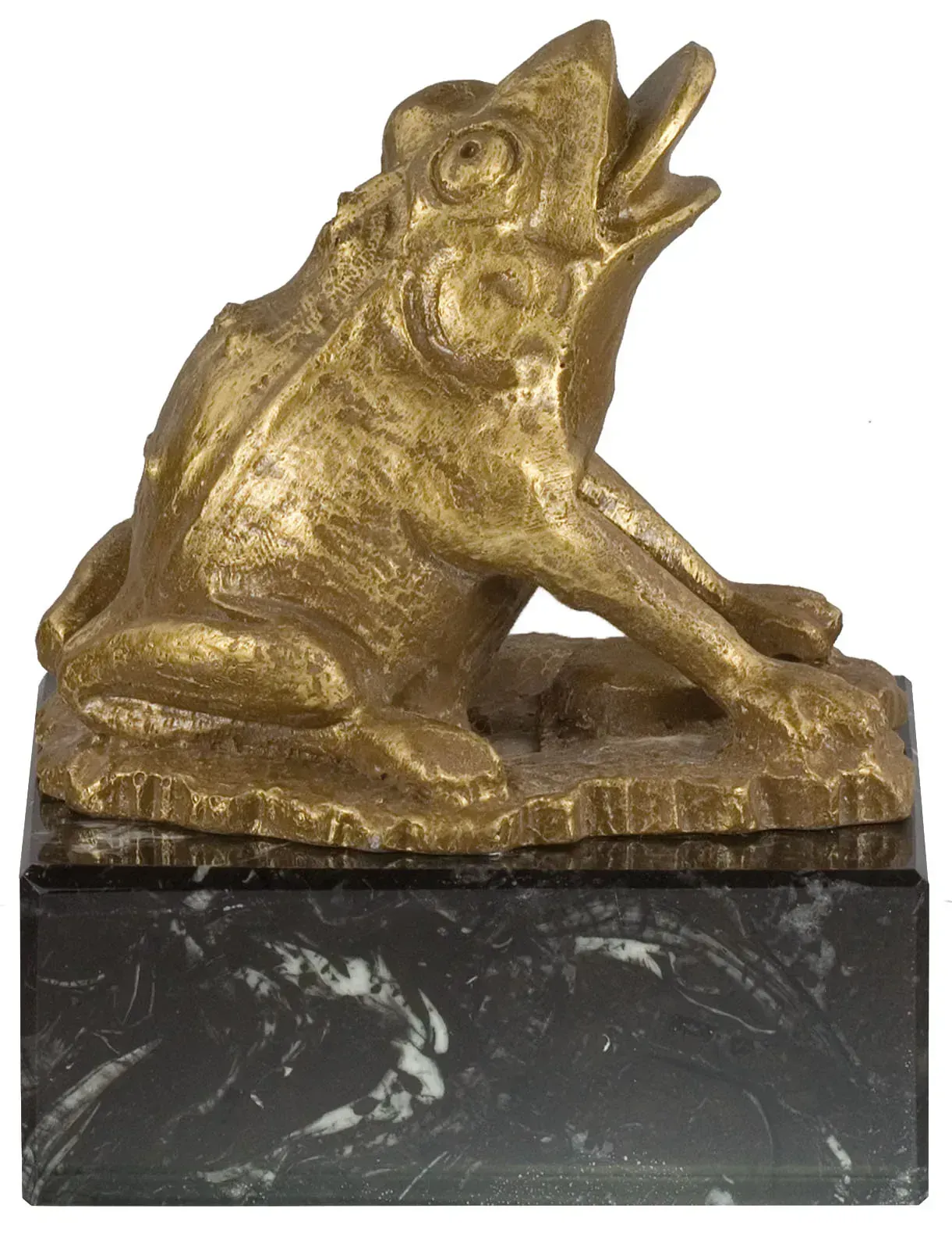 Una estatua de una rana con la boca abierta sobre una base de mármol.