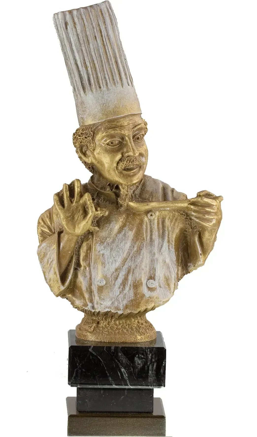 Una estatua de un chef que lleva un gorro de chef y sostiene un cucharón.