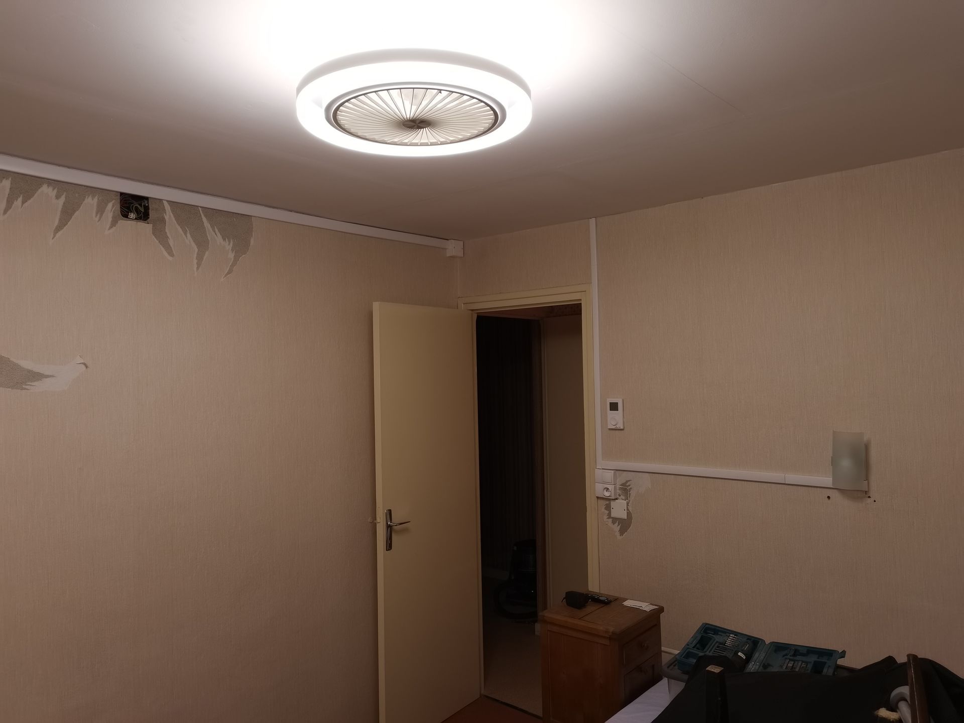 Lumière au plafond avec ventilation