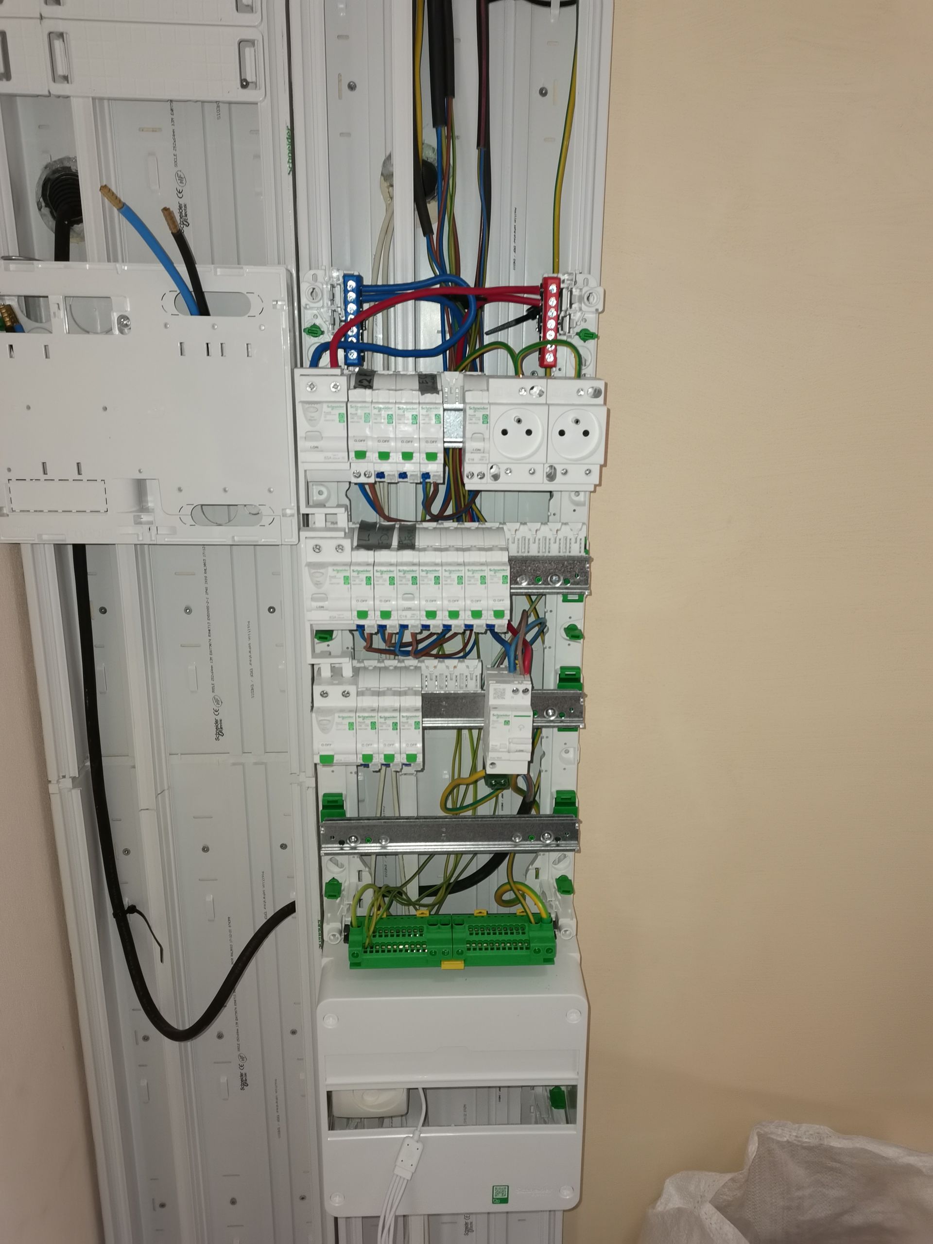 Tableau électrique avant