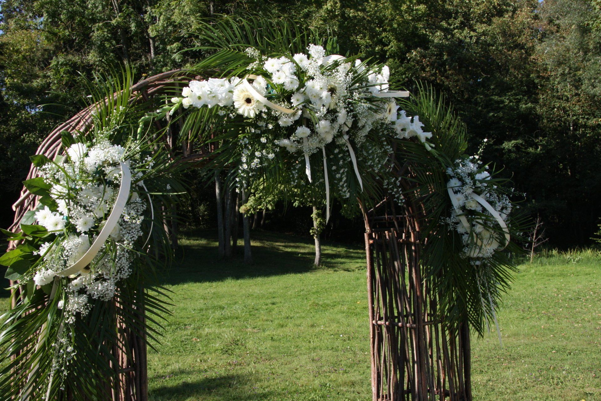 Arche fleurie blanche 