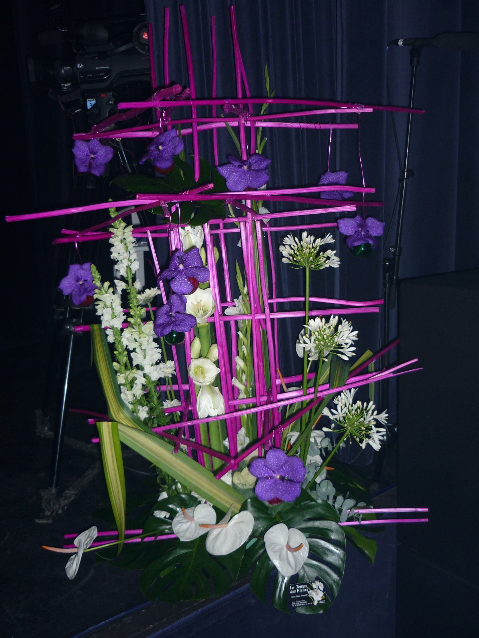 Bouquet avec objet violet