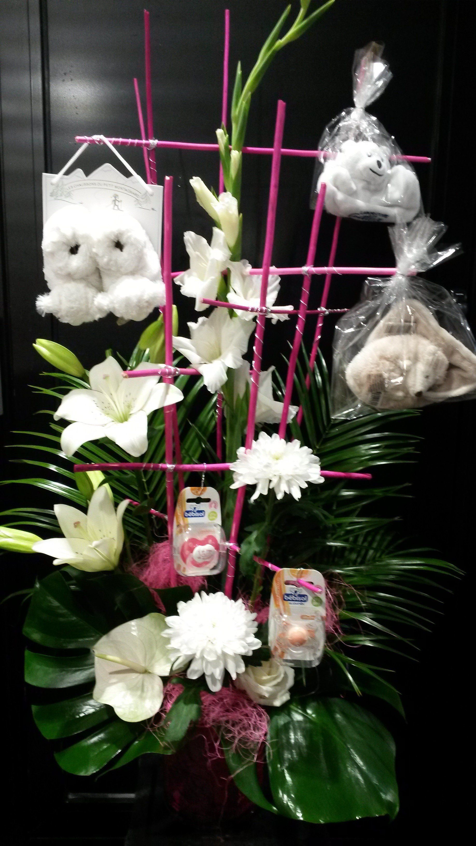 Bouquet de fleurs avec petit hiboux