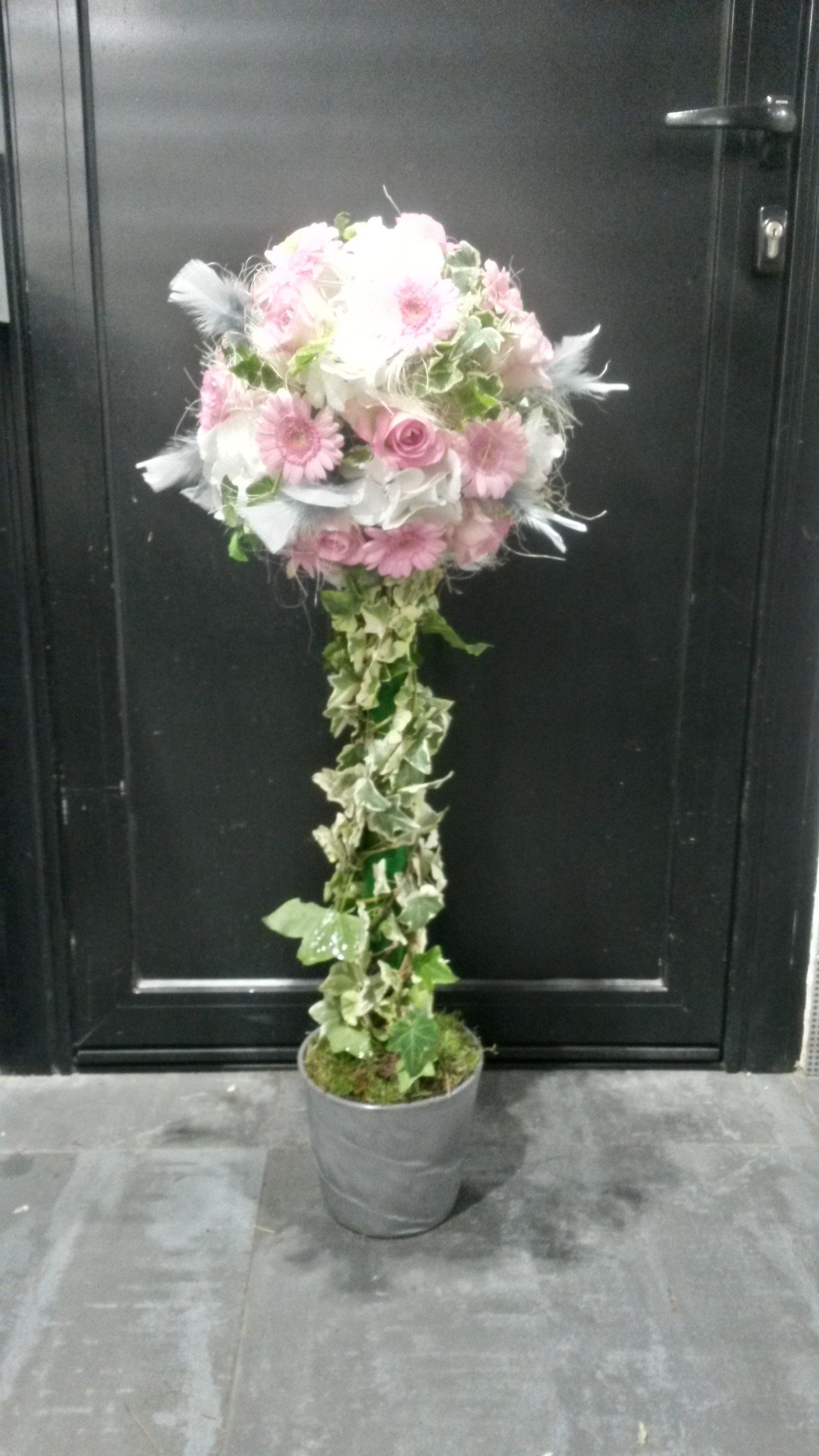 Bouquet de fleurs haut avec du lière et des fleurs