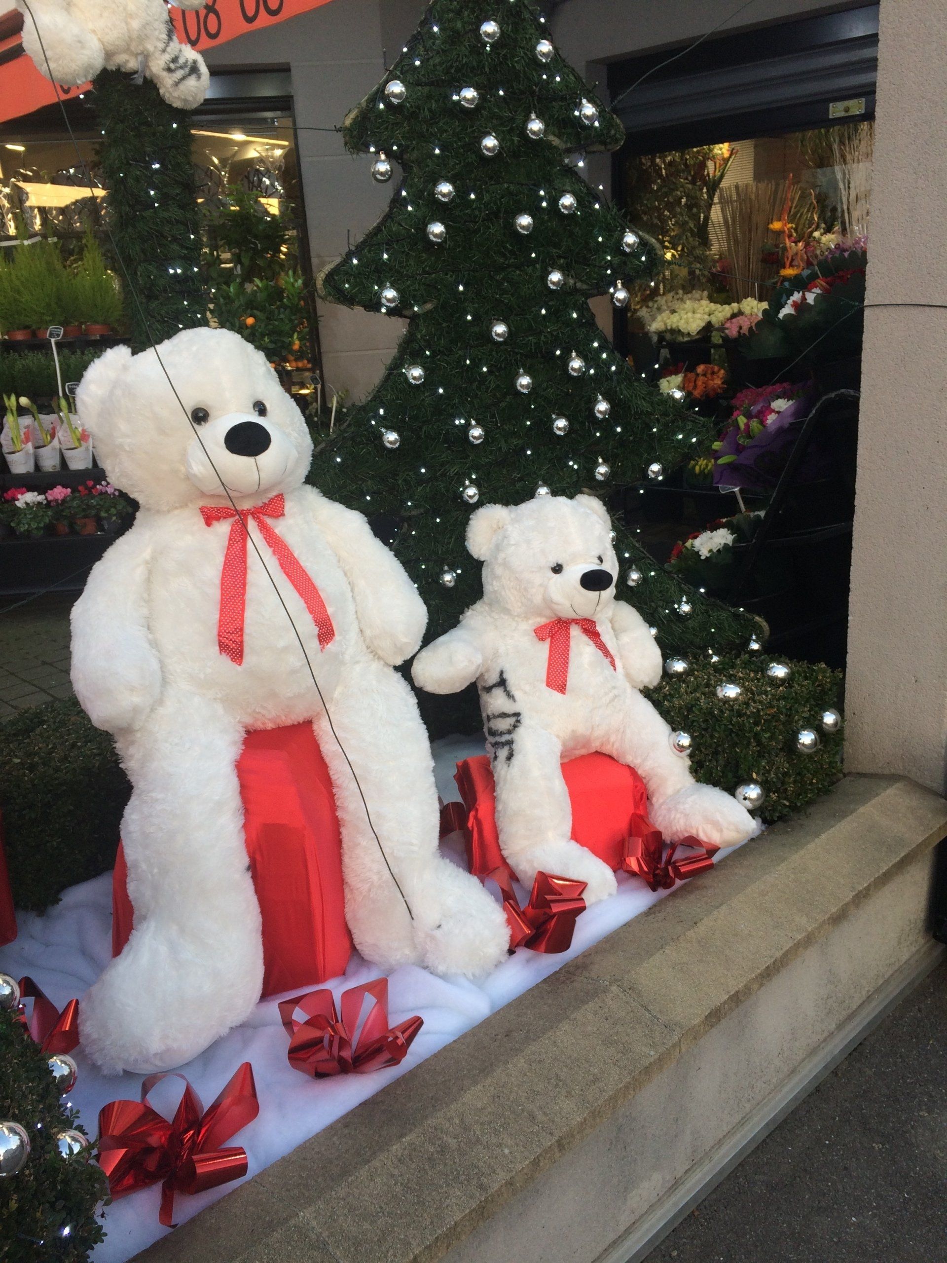 Deux ours blancs en décoration pour Noël