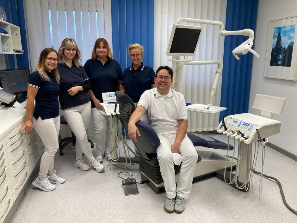 Team der Zahnarztpraxis Dr. Tobias Lell