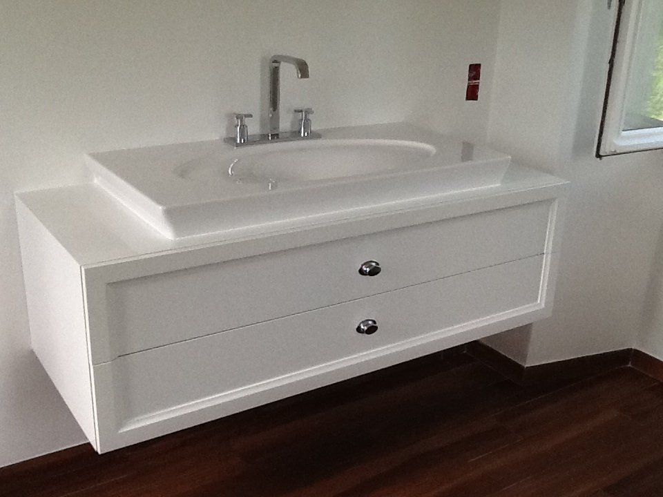 Lavabo en blanc avec tiroir