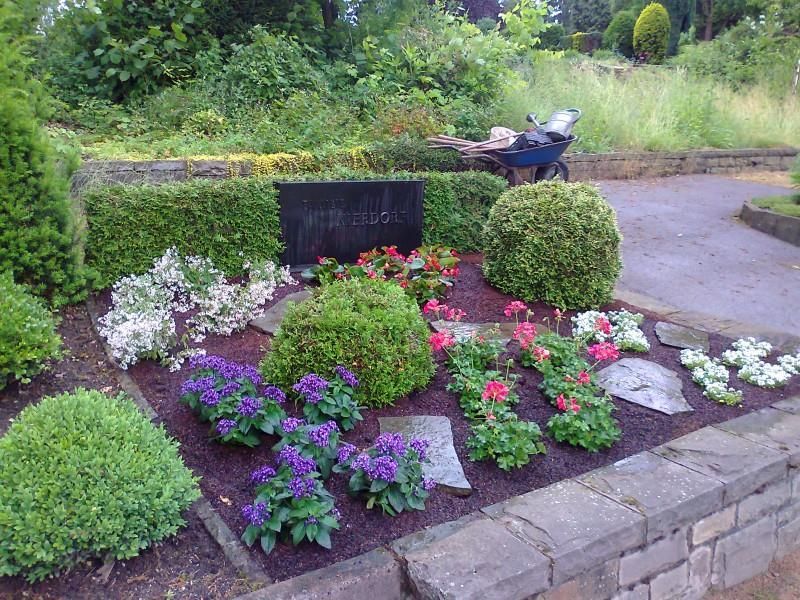 Blumen Krumme: Grabpflege