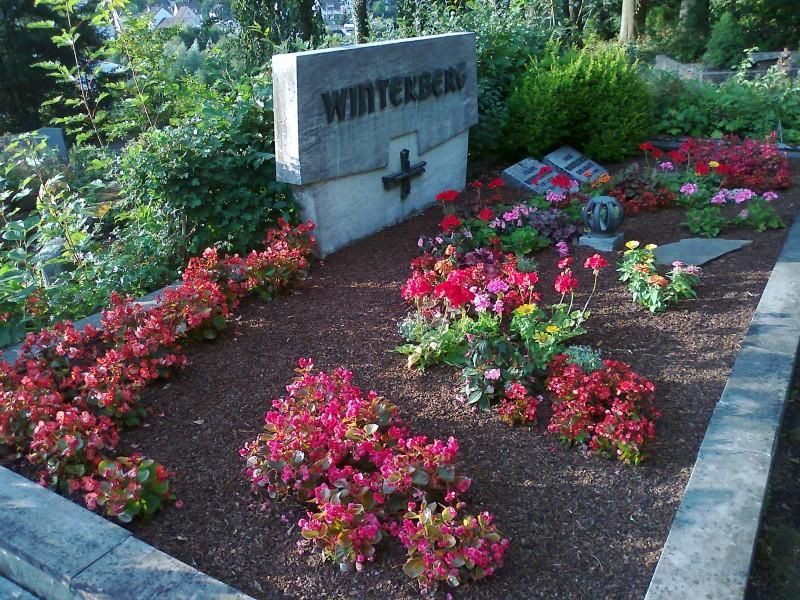 Blumen Krumme: Grabpflege