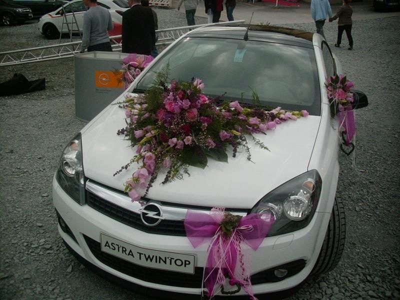 Wagenschmuck bei einer Hochzeit