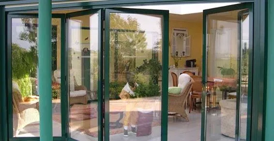 Porte-fenêtres donnant sur la terrasse