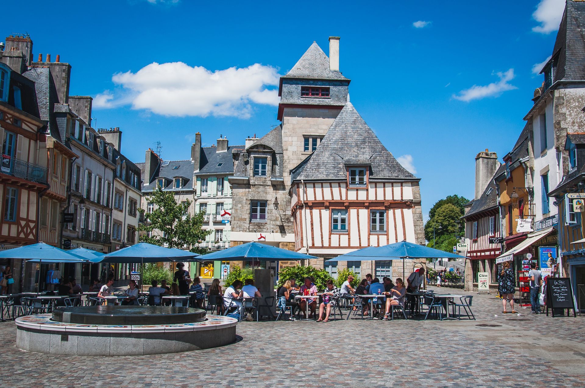 Place principale d'un village du Morbihan