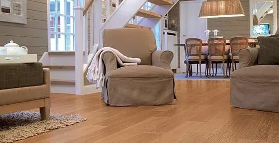 Pose de parquet dans le salon