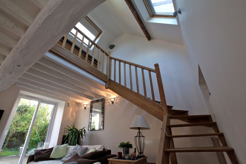 Escalier en bois et mezzanine