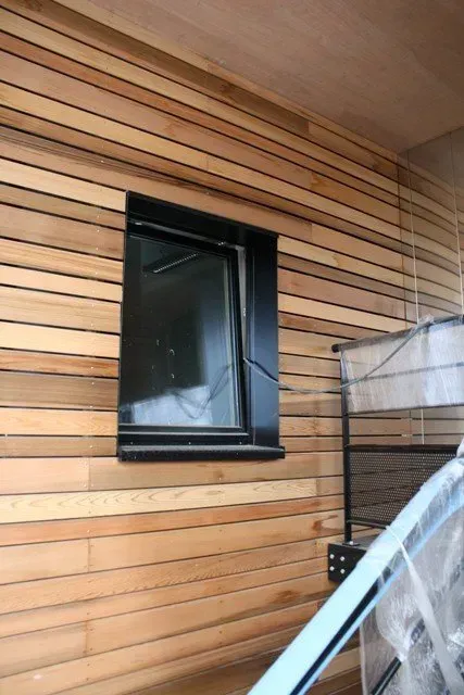 Fenêtre en métal noir