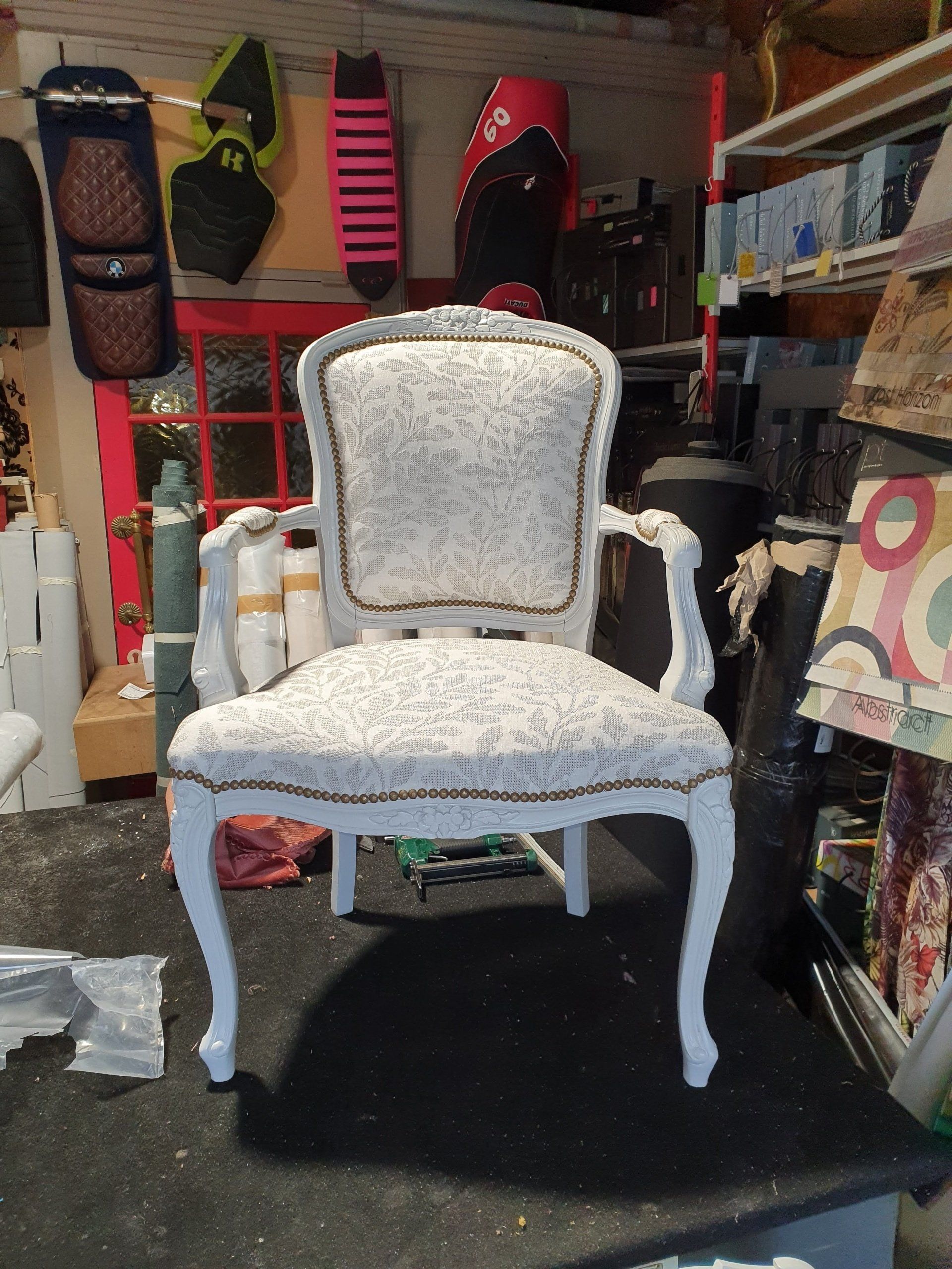 chaise blanche