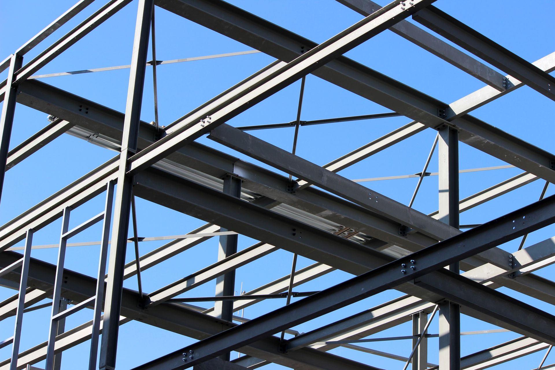 Matériaux métalliques formant une structure