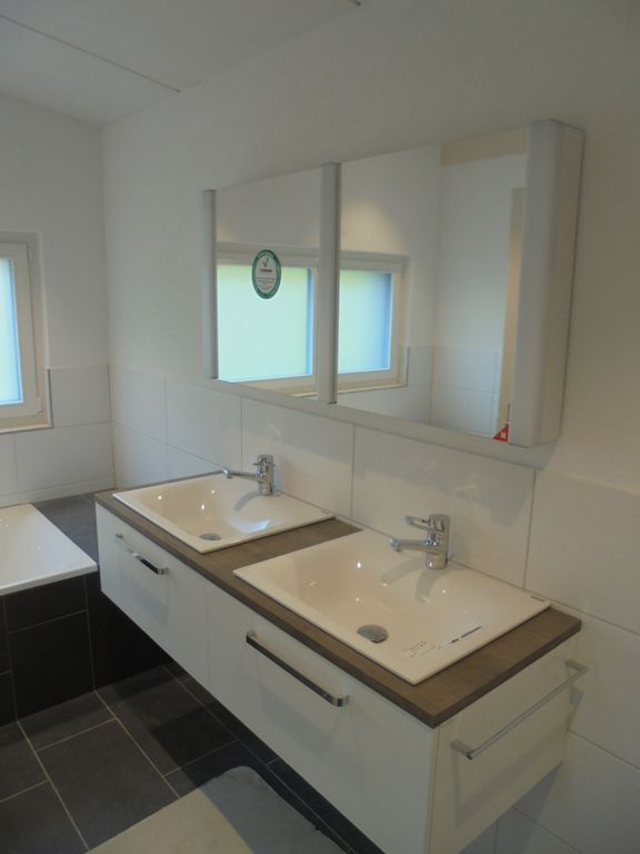 Schoner Doppelwaschtisch - F. Tonet GmbH