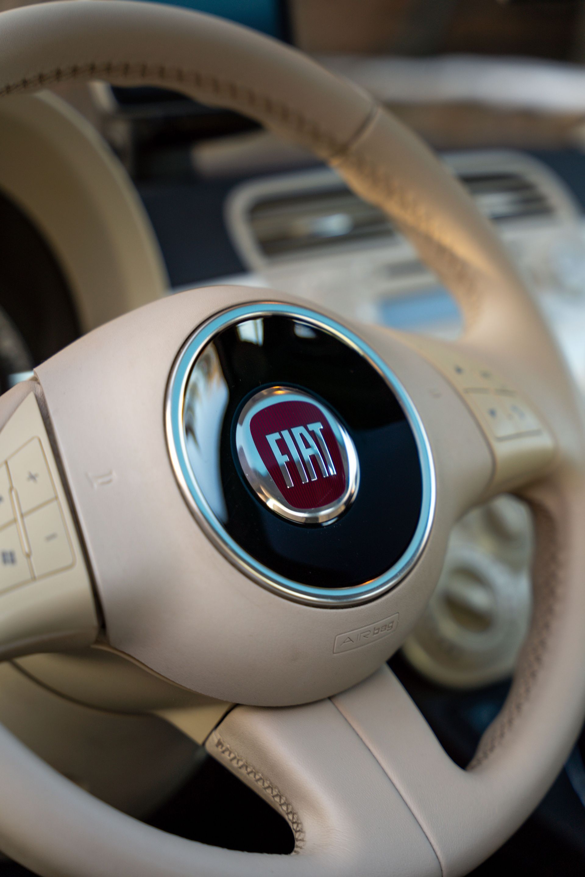 Vehículos nuevos expuestos en el punto de venta de Automotor Andújar