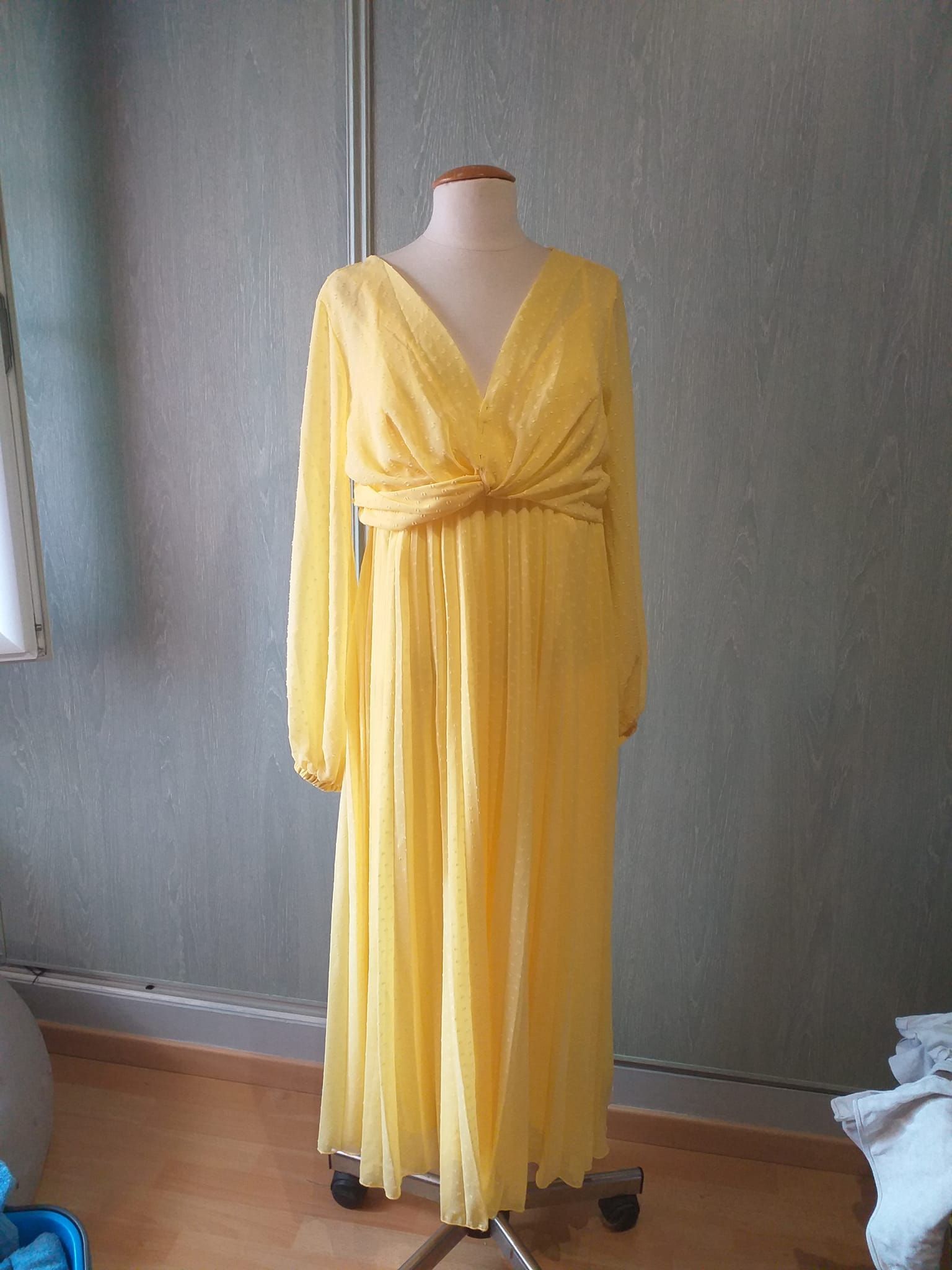 Retouches d'une robe - avant