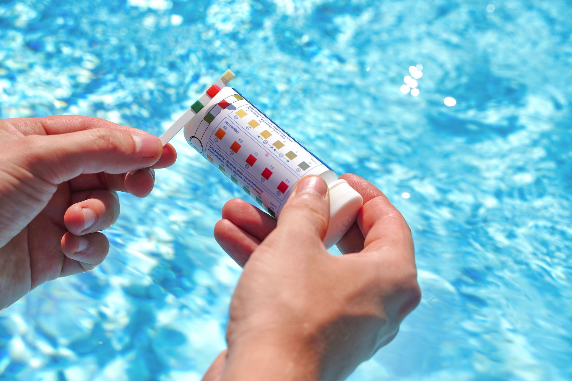 Vérification du pH de la piscine