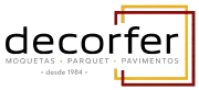Logotipo de Decorfer con texto negro y marcos geom&eacute;tricos de color rojo anaranjado.