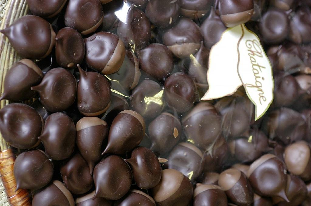 Bonbons en chocolat32 la spécialité les châtaignes32 Les Airelles