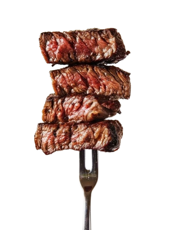 Fourchette tenant quatre morceaux de steak grillés empilés verticalement.