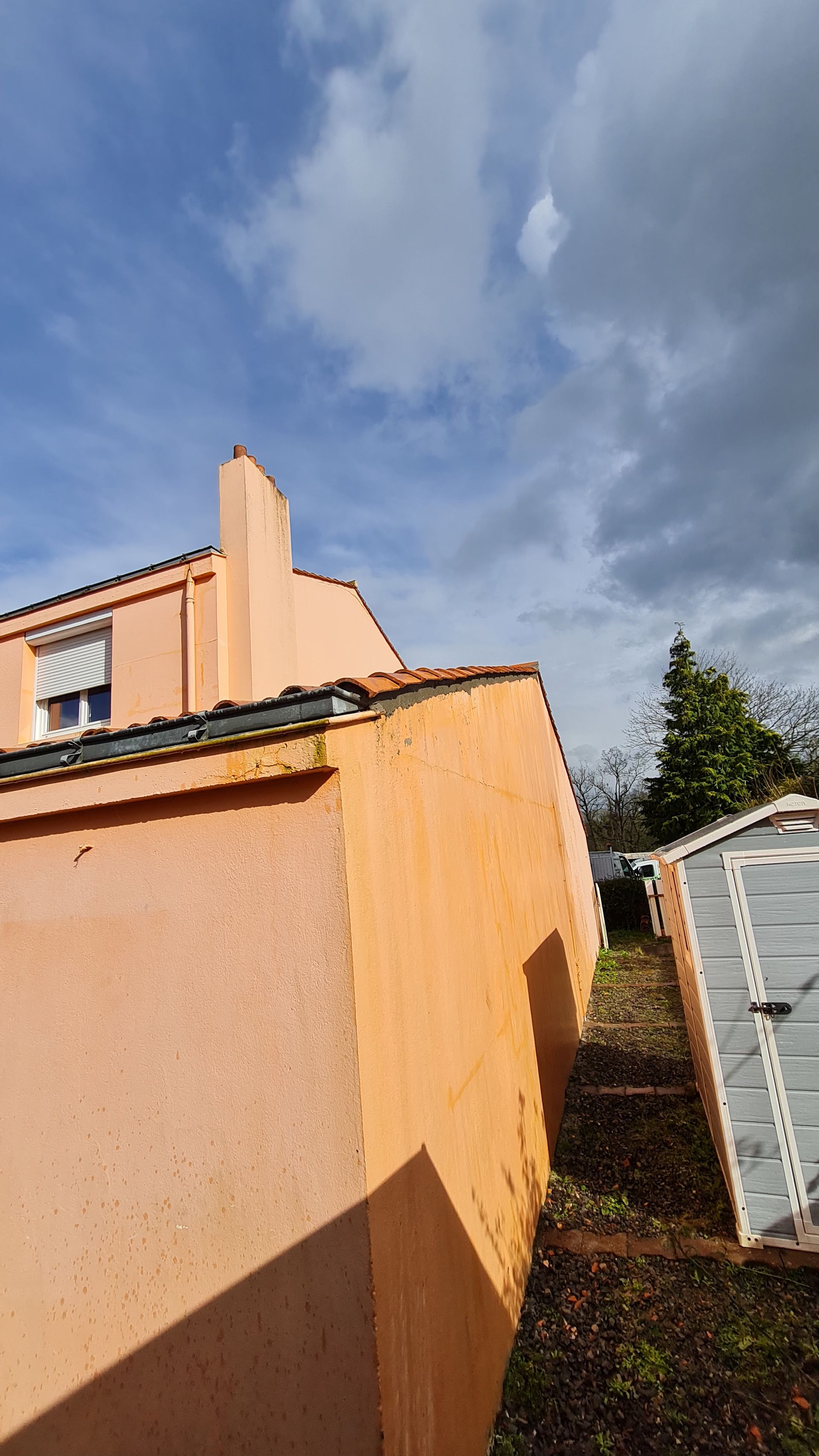 Photo du côté d'une maison