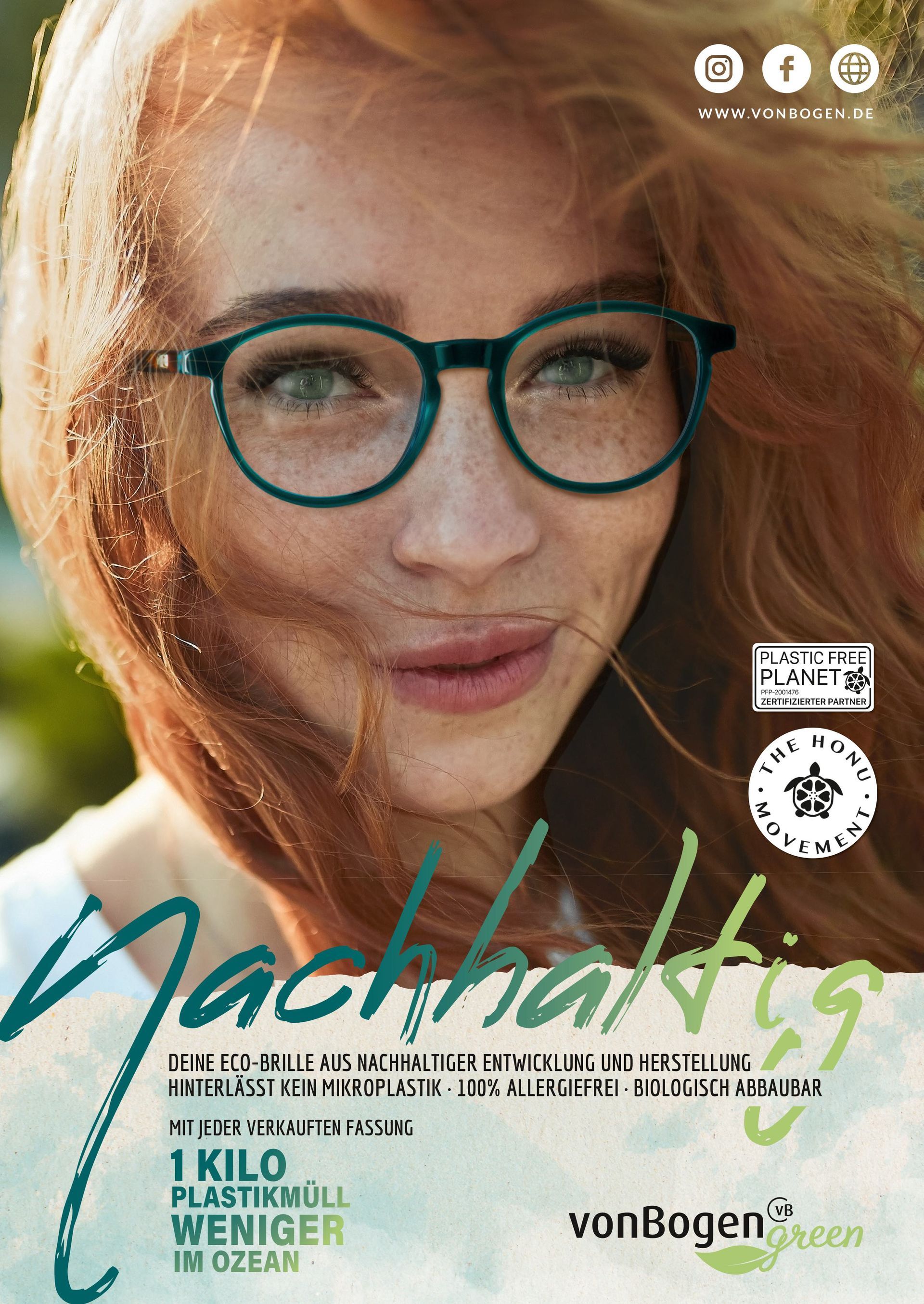 Eine Frau mit Brille ist auf dem Cover einer Zeitschrift zu sehen.