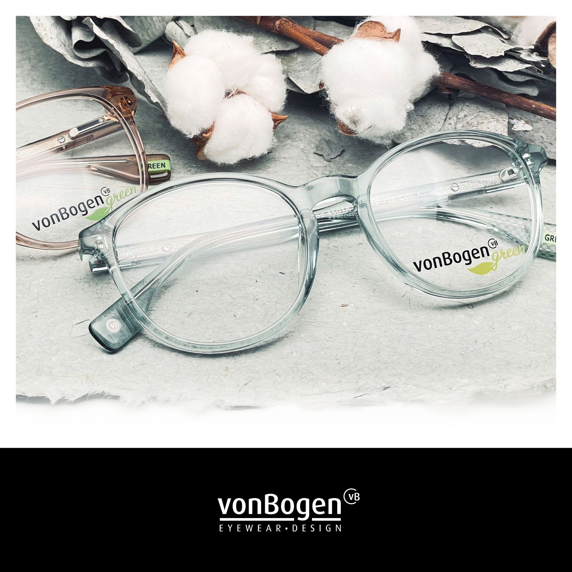 Eine Vonbogen-Brille auf einem Tisch