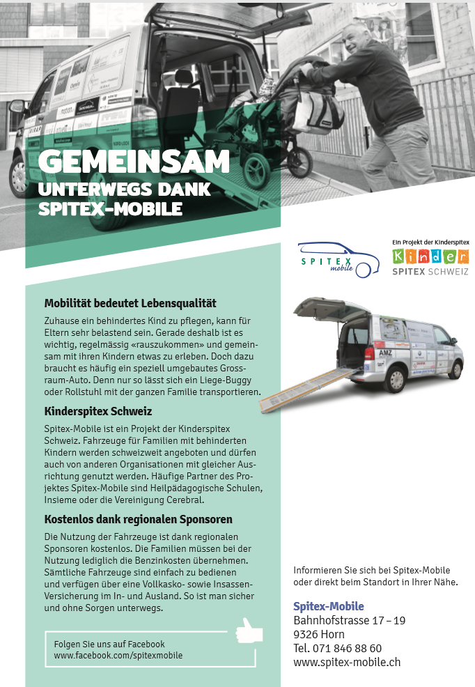 Ein Mann lädt einen Kinderwagen in einen Lieferwagen.
