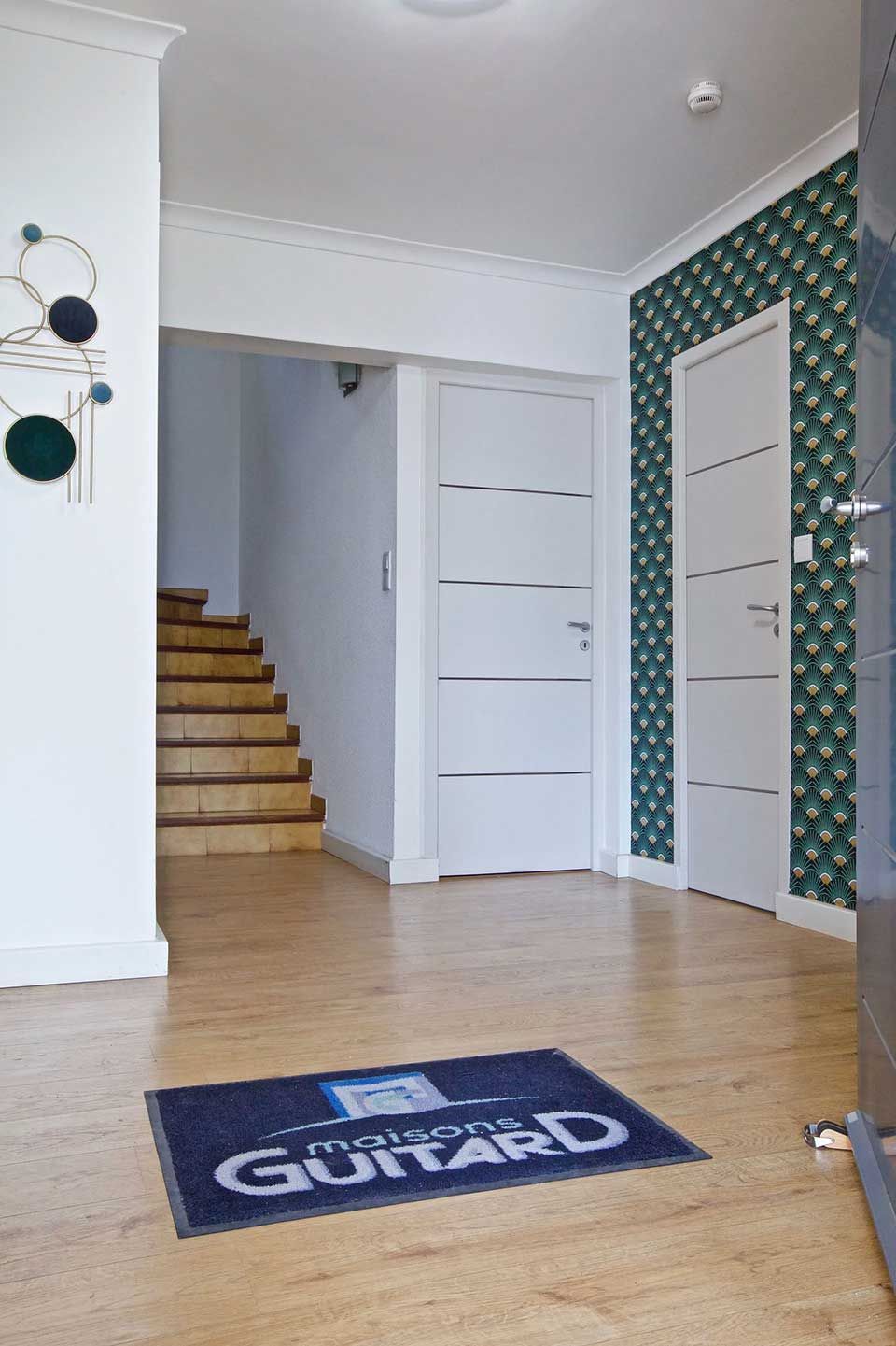 Entrée d'une maison témoin Maisons Guitard