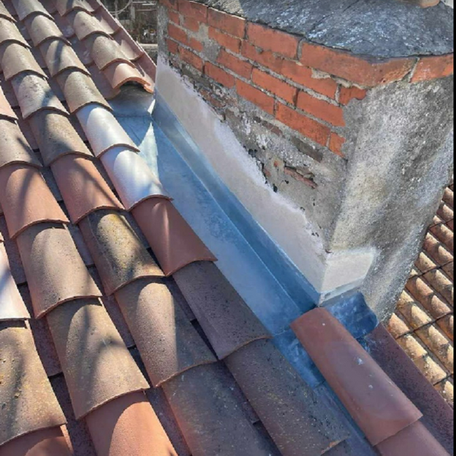 Entourage de cheminée en zinc