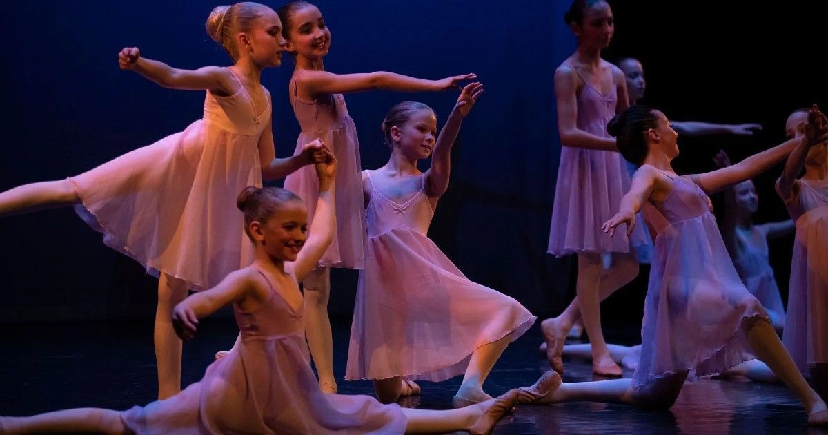 Ballettschüler der Schule Moving Factory führen ein Ballett im Teatro di Locarno auf